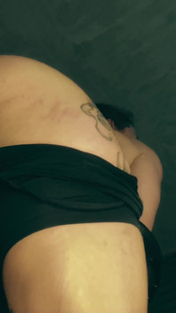 De la chatte à la bouche, avec une mauvaise odeur de chatte mouillée pendant des jours, gorge profonde !!