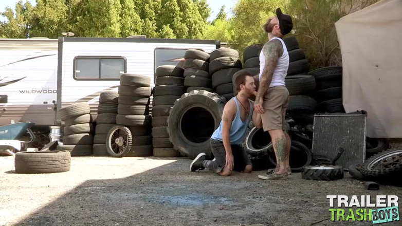 Trailer Trash Boys: TRAILERTRASHBOYS - Beaux Morgan svedena do kouřících Jacka Dixona