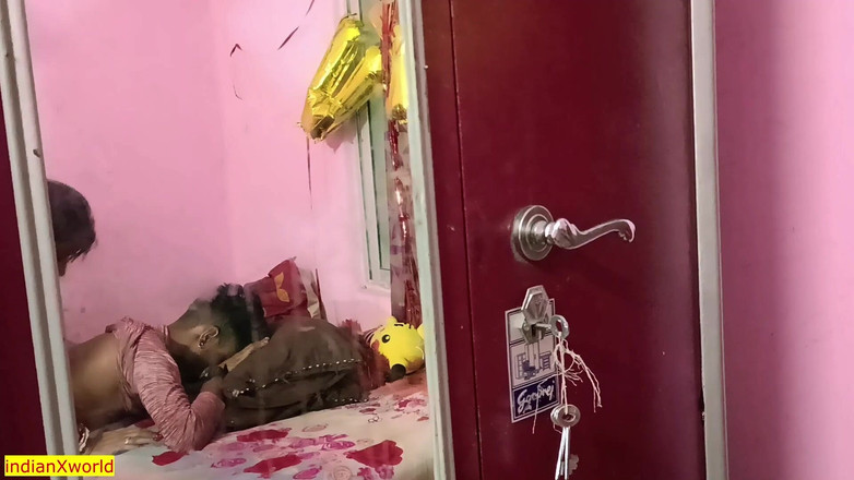 Indian Xshot: हॉट सौतेली मम्मी सौतेले बेटे को चोदना सिखाती है