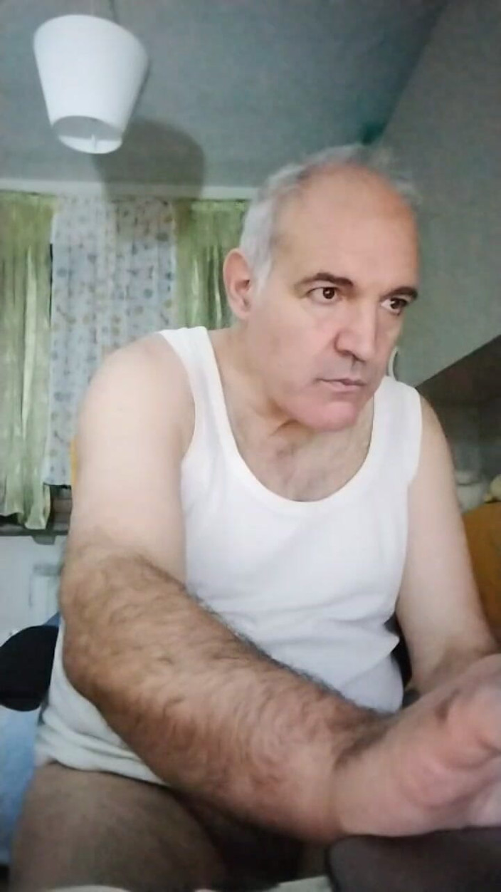 Setesesso7: I Jerk My Cock as Soon as I Open My...
