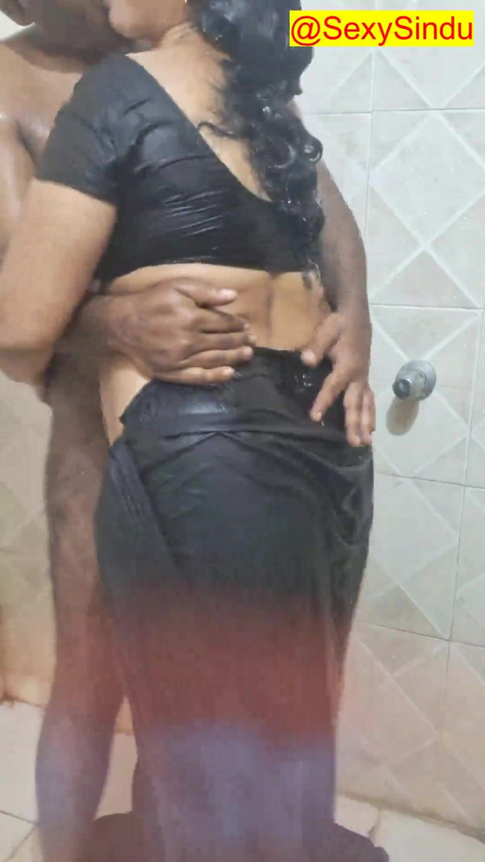 Sexy sindu: Indian Wife MILF Is Bathing in Saree