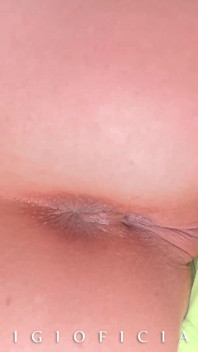 학생 소녀 퇴거! 섹스하는 동안 시끄러운 후장방귀와 벽 뒤에 있는 주인을 깨운 이유