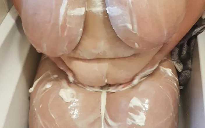 JJ Jewel BBW: Bathtime Fun with Cream &amp; Milk