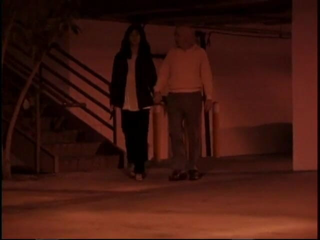 Asian Club: Азіатська красуня розставляє ноги, щоб дідусь міг трахнути її пизду з пірсингом