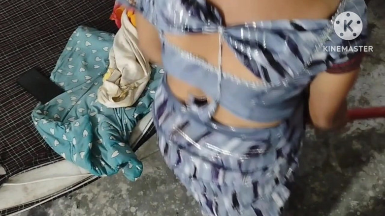 Saxesageth: Kamwali bai Ki desi chudai padosi stiefsohn ne bhabhi ko