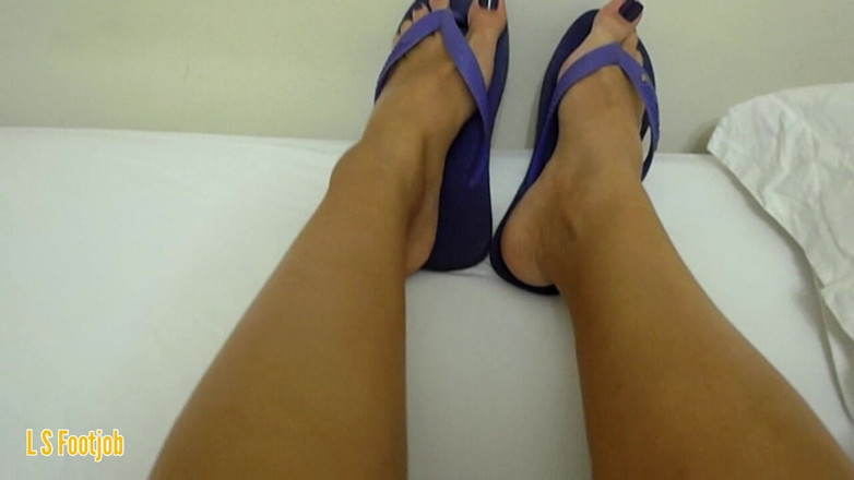 Footjob life style: Amateur vriendin in teenslip voetenbeurt