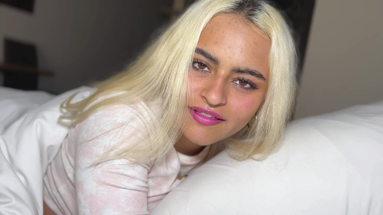 cxlila: My Stepsister’s Best Friend and I Shared a Bed and...