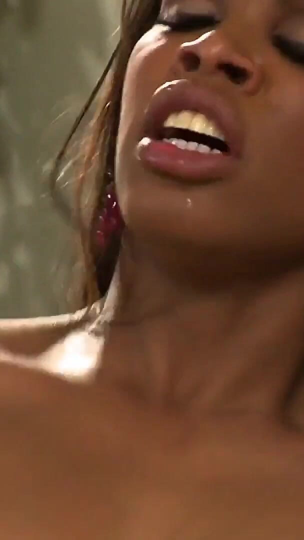 Ebony beauty: Mia moglie Vanessa Monet una troia mora ebano traditrice vuole...