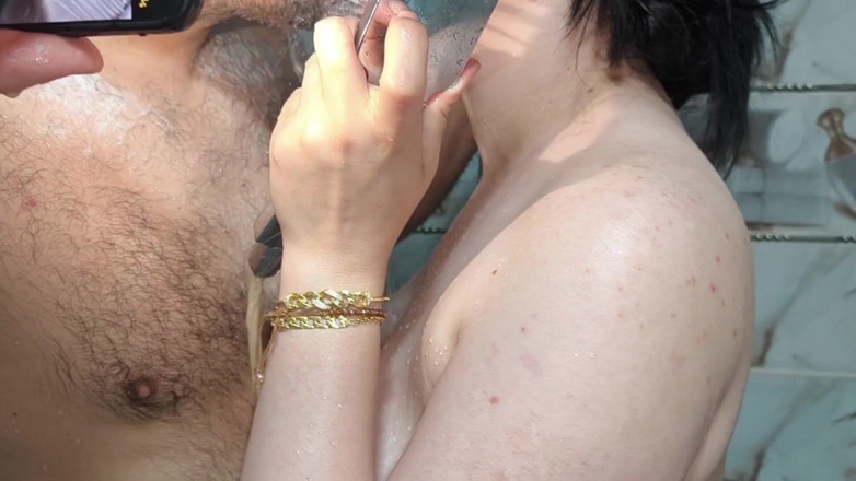 Arabic wife cuckold: Neuk Arabische Vriend Vrouw in De Douche Hij Kijkt Naar...