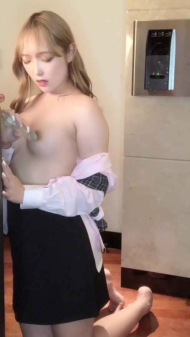 MilkyUni: Have a subordinate give you a blowjob