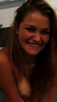 Allie Haze zostaje zerżnięta po jeździe na Sybinie i ostro