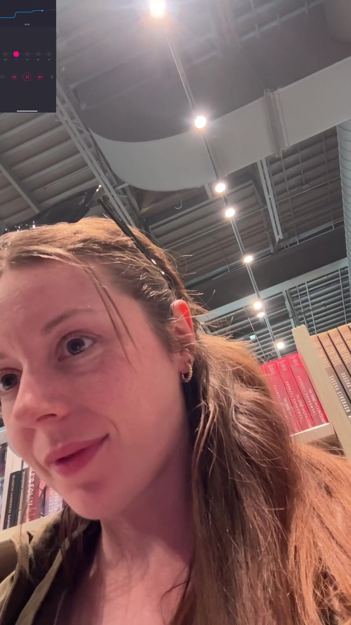 Nadia Foxx: Încerc să nu ejaculez în librărie în timp ce vânează pentru Smut