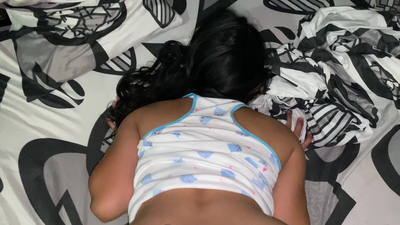 Yohamedi: 私の義理の兄が私のファックしたいという欲求を奪い、私のお尻をミルクで満たすのはなんておいしいのでしょう