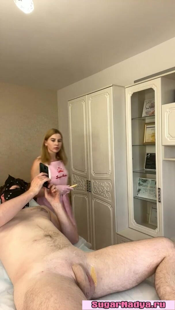 SugarNadya: Урок воском бикини для мужчины с огромным хуем