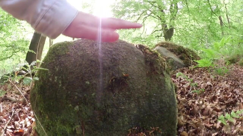Faye Taylor: Desperate to pee in the woods No.2