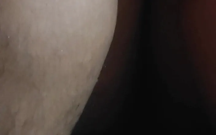 Realmallucouplevlog: Une bhabhi indienne montre ses jambes poilues