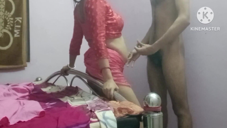 Jink: Bhabi bersedia dan mengambil Chut Ki Pani dari abang iparnya.