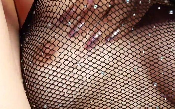 Rebecca Diamante: Malá přírodní prsa v fishnets mesmerize smyslná bohyně uctívání sladké...