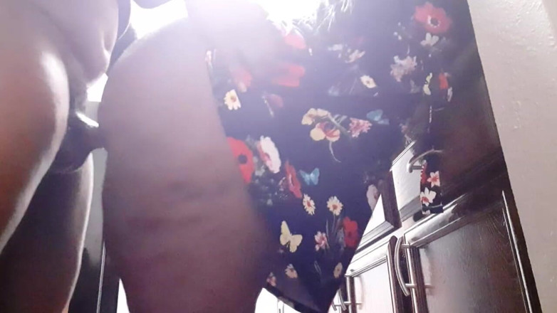 Exclusive Dirty Diana: Piedi nudi in cucina cazzo