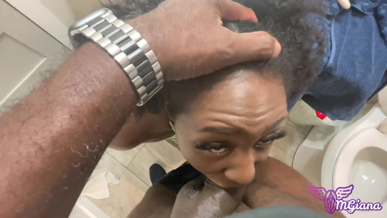 OMGiana Uncensored: Giana Gibt Dem Großen Max Einen Dampfendigen Blowjob Im Badezimmer