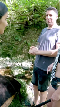 与热辣的西班牙青少年玛丽亚战争和法国熟女查理一起荡妇
