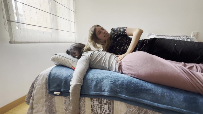 scarlettandc: Domina-krankenschwester mag es, mich zu dominieren und mich mit ihrem...