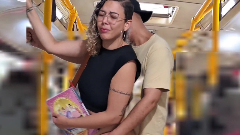 Gabi SweetCouplesStories: นักเรียนหีแพนท์โดนแตกคาบนรถบัส