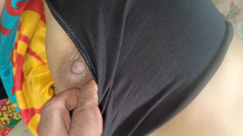 Pushpa studio: Неодружений чоловік трахає дружину друга в сусідньому будинку, коли друга немає вдома