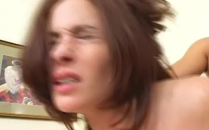 Top Web Models: Zrzavá lea sexy velká falešná prsa brunetka MILF šuká oholenou kundičku...