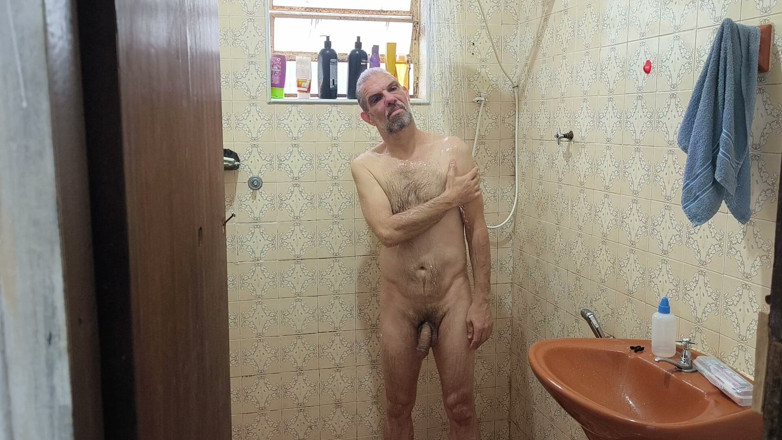 Carmona's father: Come Take a Shower with Me