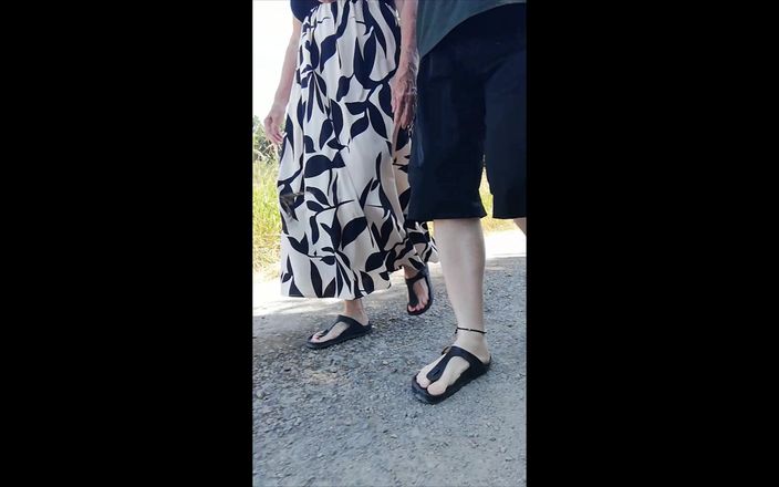 Goldschatz59: Gehen mit Nylonjunge in Birkenstocks
