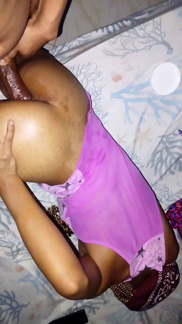 Freaky relatives: Padrasto fode minha bunda virgem! Bbc enteada