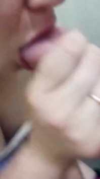Blowjob für einen fremden in der toilette