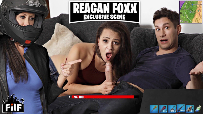 FILF - Father I'd Like To Fuck: La belle-mère Reagan Foxx vole Fortnite en jouant à la bite...