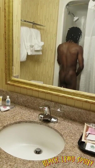 Black Lewd Spidey: Модель MyfreeCams жорстко відтрахана в душі великим чорним членом