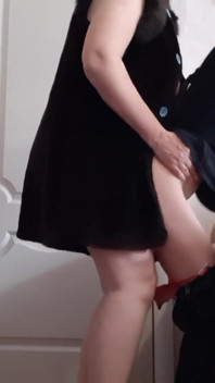 継娘の誕生日に、私は彼女にプレゼントを贈っただけでなく、彼女をファックしました-レズビアン幻想