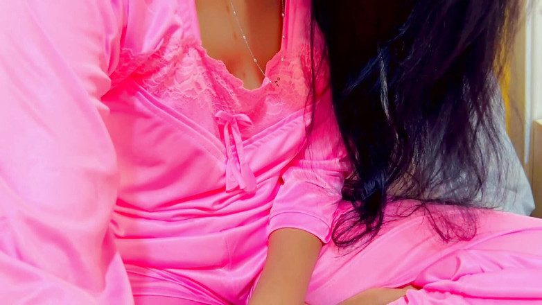 Sexy Zoya: Сексуальная Зоя - мусульманский паренек трахает свою мачеху в отеле Ойо в Нью-Дели, она наслаждается этим слишком плохо - не кончай внутрь