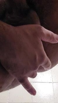 Quick Masturbation in the Bathroom