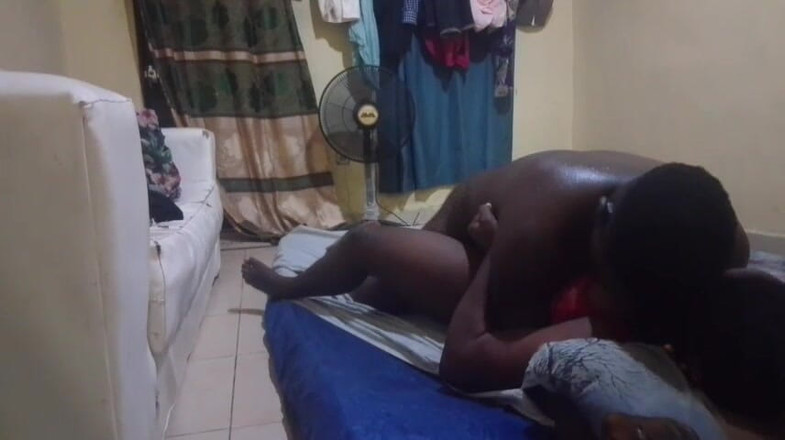 Pornsexlive: 배다른 아들에게 흑인 자지를 따먹는 아름다운 새엄마