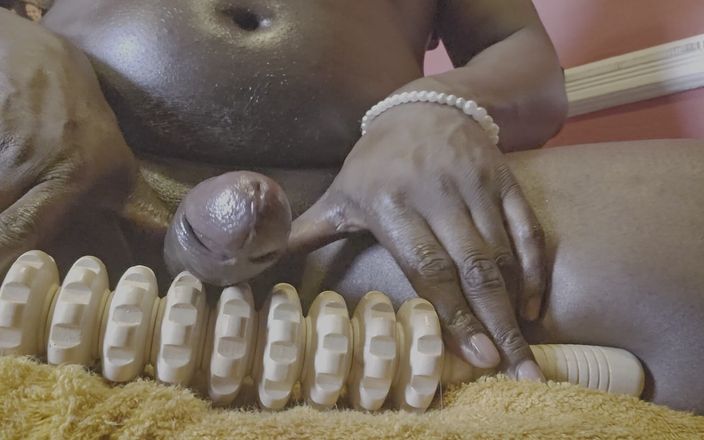 Tony_longStroke: 부엌에서 부끄러워하지 않는 두꺼운 흑인 대물, 그냥 쓰다듬어