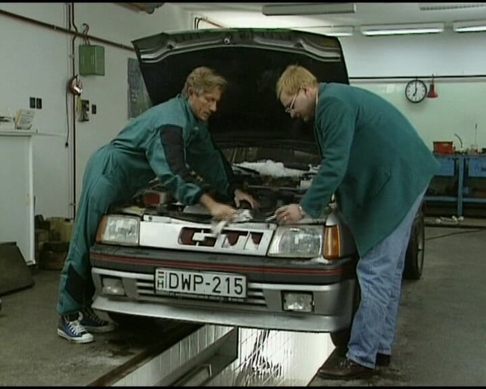 Deutsche XXX Filme: Denna tyska slampa knullades av två killar samtidigt