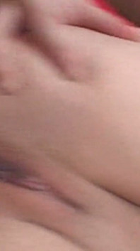 Blonďatá milf děvka v žáru má tlustý anál a výstřik na obličej