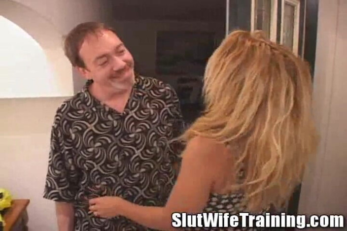 Slut wife training: Sodomie, Une Blonde Se Fait Enculer Par Une Grosse Bite!