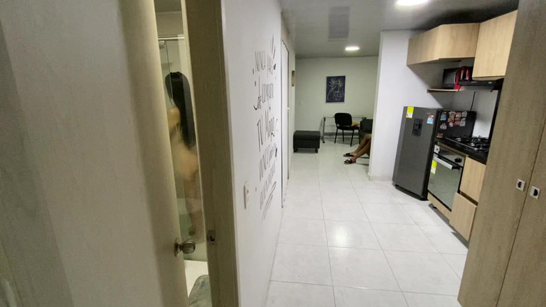 bellota69: Sexy dünnes mädchen wird in der dusche gefickt, bis sie...