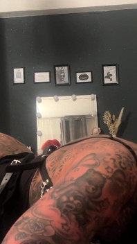 Tetování MILFs lesbo hardcore sexy se straponem!