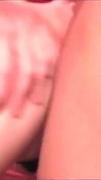 Haley scott nimmt einen großen dildo tief in den hals und nimmt einen noch größeren schwanz in ihren arsch