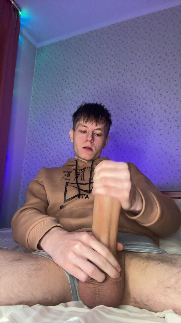 Morflot24: Il ragazzo magro con un cazzo gigante ha bisogno di...