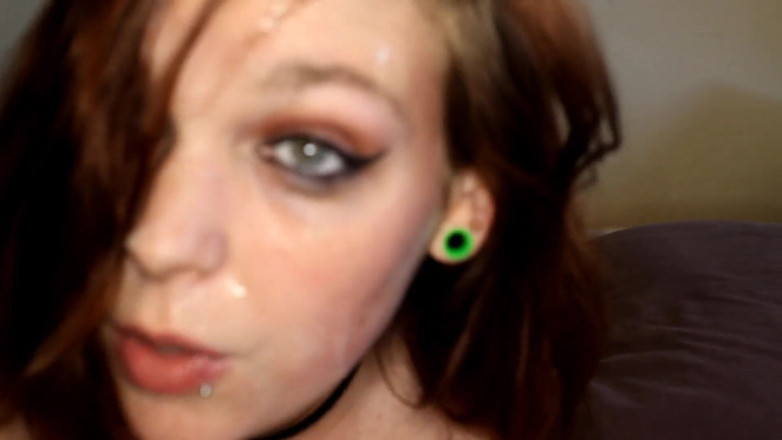 GamerGirlRoxy: Sloppy facefuck facial with leash