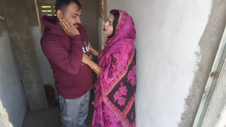 Sona bhabhi: Мой муж не может трахнуть меня! Пожалуйста, приходи, его нет дома. Секс-видео индийской деревенской жены