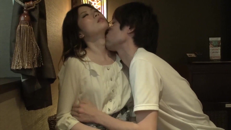 Japan Lust: Неверная японская жена ищет кримпай в гостиничном номере